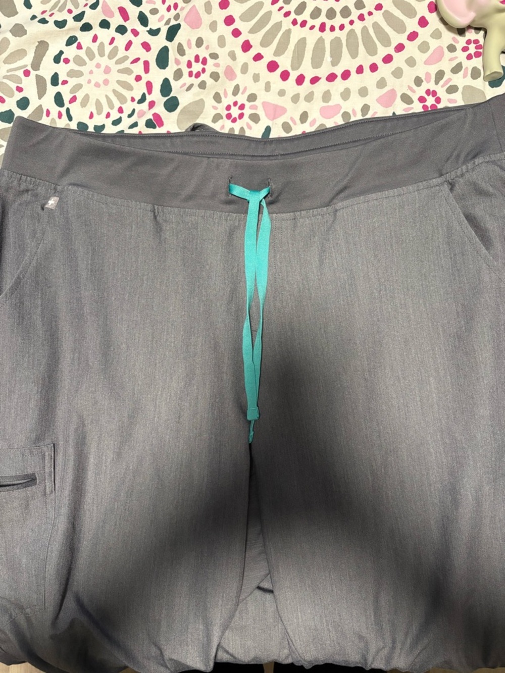 FIGS XXL Graphite Scrub set - Picture 4 of 5
